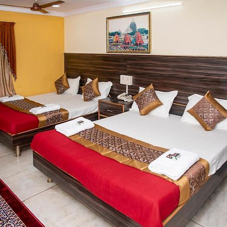Vrindavan Comfort Inn Hyderabad Ngoại thất bức ảnh